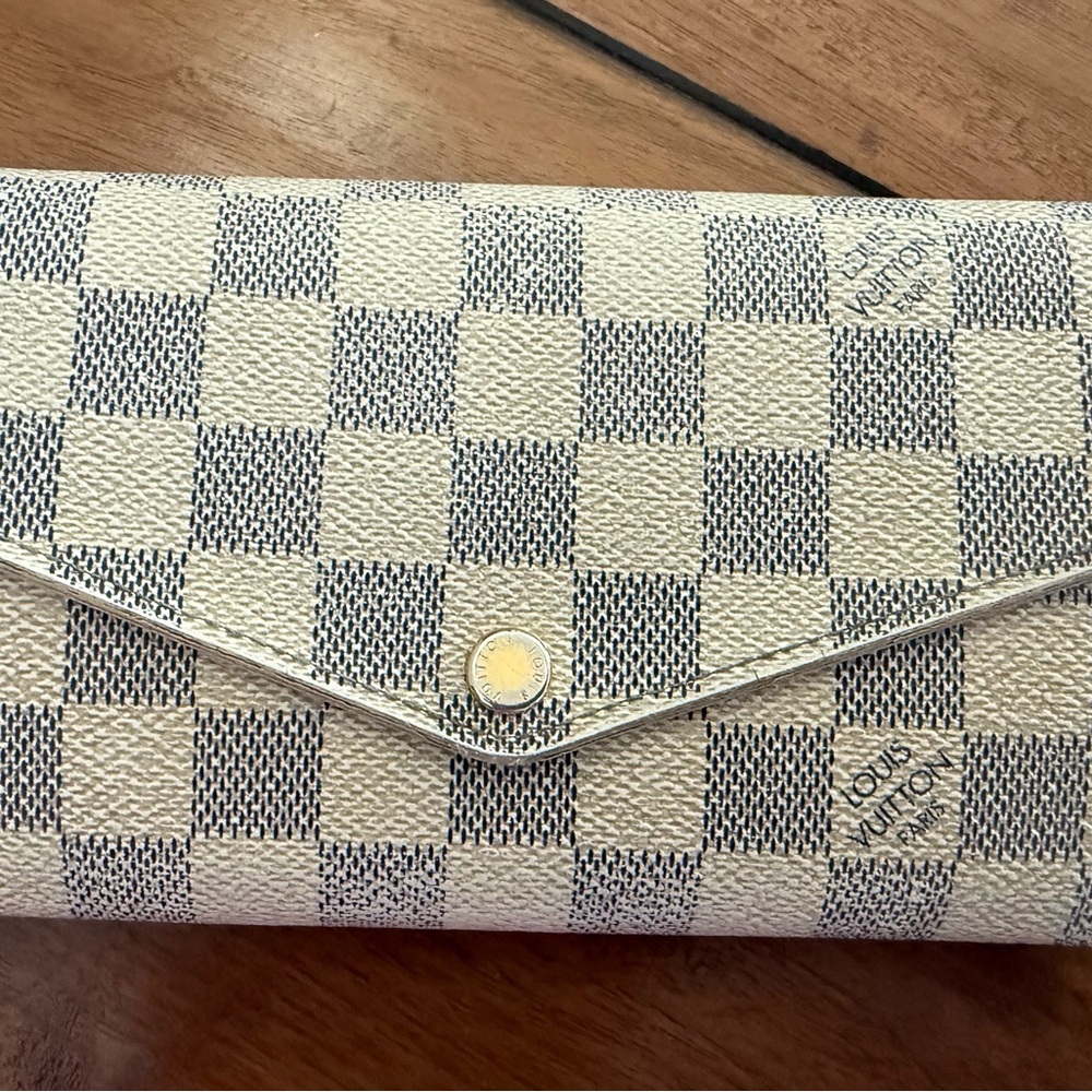 Louis Vuitton Sarah wallet Damier Azur.